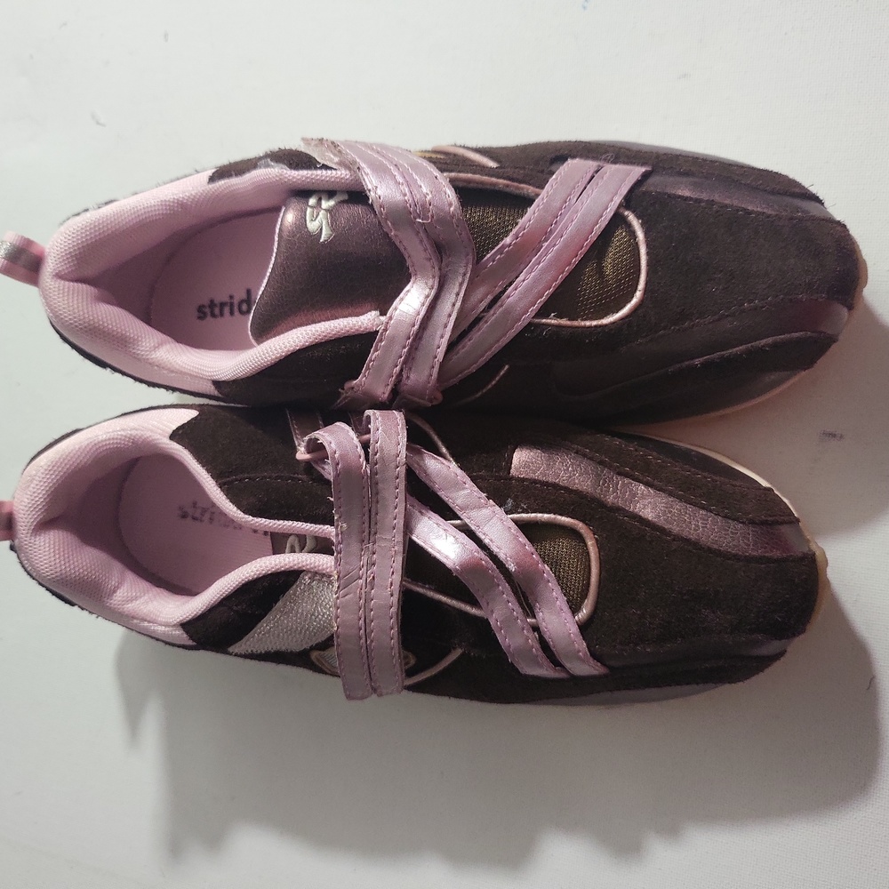 Nwt Stride Rite Talya Girls Leather upper  shoe sz-3 Velcro closure